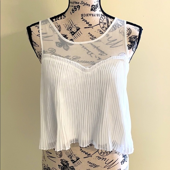 Topshop Tops - Topshop white pleated crop top EUC Size 4